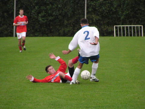 Feike Hoornweg zet een sliding in